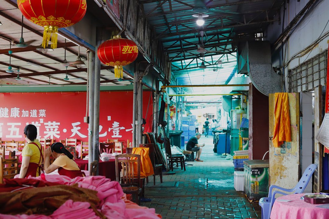 Guangzhou Apparel Supplier Comparison: When Speed Conflicts With Specification Control