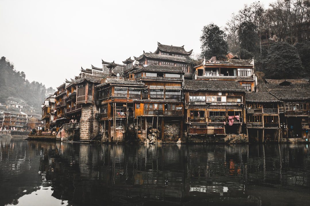 What Are Xi’an and Shanghai Like?